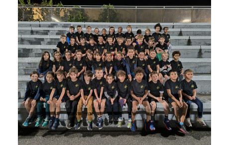 Distribution des maillots et photo des enfants